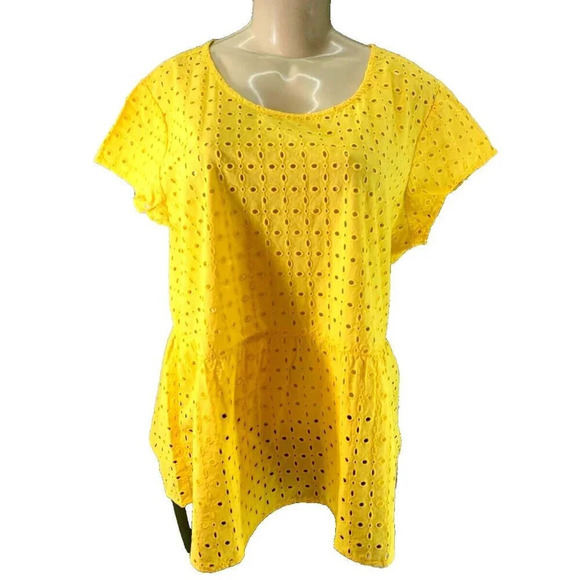 C&C California L Yellow Cotton Eyelet Scoop Neck Button Back Short Sleeve Blouse - Picture 2 of 6